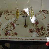 Large Victorian Polychromatic Transfer Basin