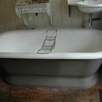 Re-Cast of a large American Bath with Plinth