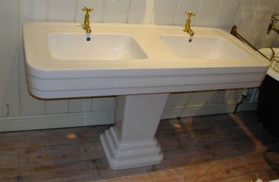 Deco Double Basin on Pedestal