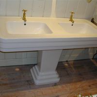Deco Double Basin on Pedestal