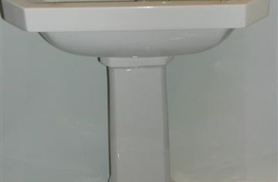 Basin and Pedestal by Royal Doulton C.1920
