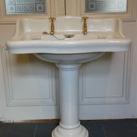 Large Basin and Pedestal by Twyfords C.1900
